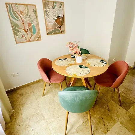Abat 1 Cool & Wide Flat Next To The Cathedral Διαμέρισμα *
